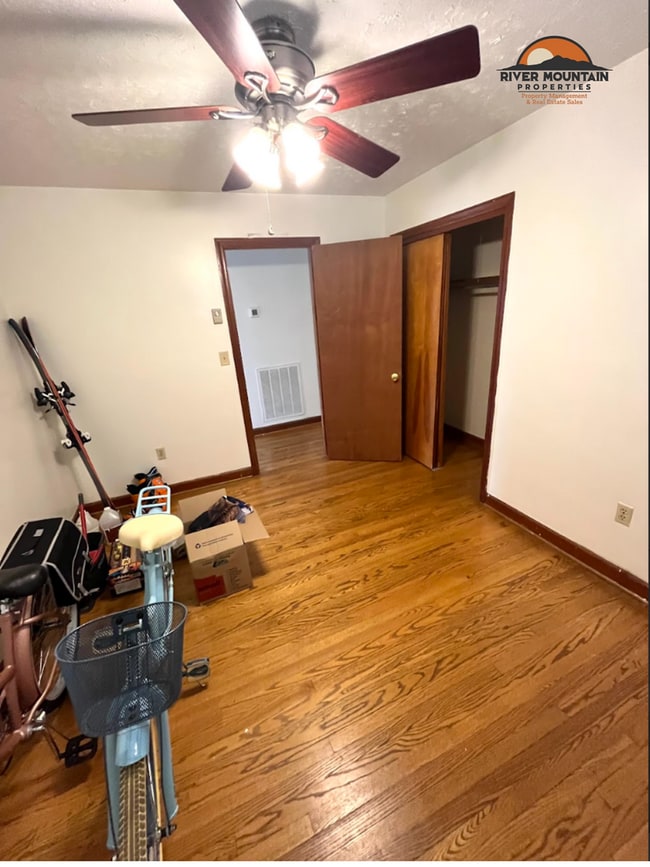 Building Photo - 3 Bedroom Home with Carport in Blacksburg