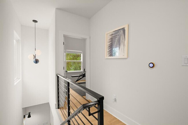 Building Photo - 1413 Montopolis Dr