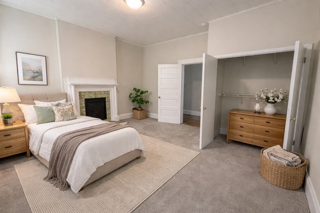 Building Photo - 376 Park Ave