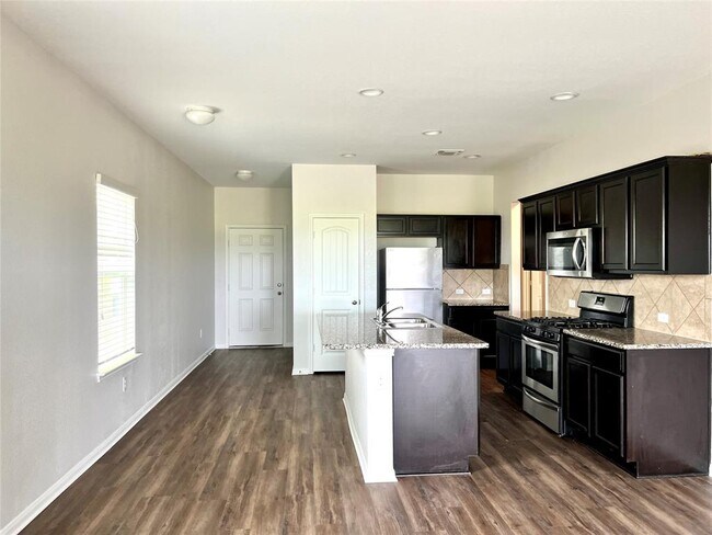 Building Photo - 15013 Jolynn St