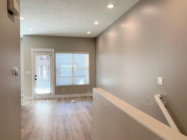 Building Photo - 14855 S Treseder St