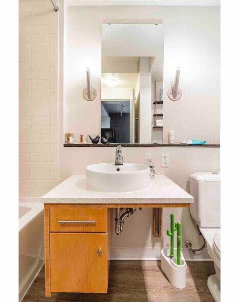 Building Photo - 11011 NE 9th St