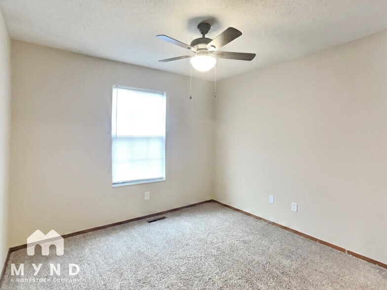 Building Photo - 2527 W Buena Vista St