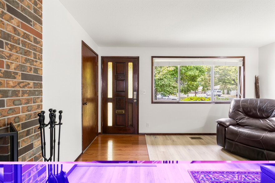 Building Photo - 565 Barton Ave