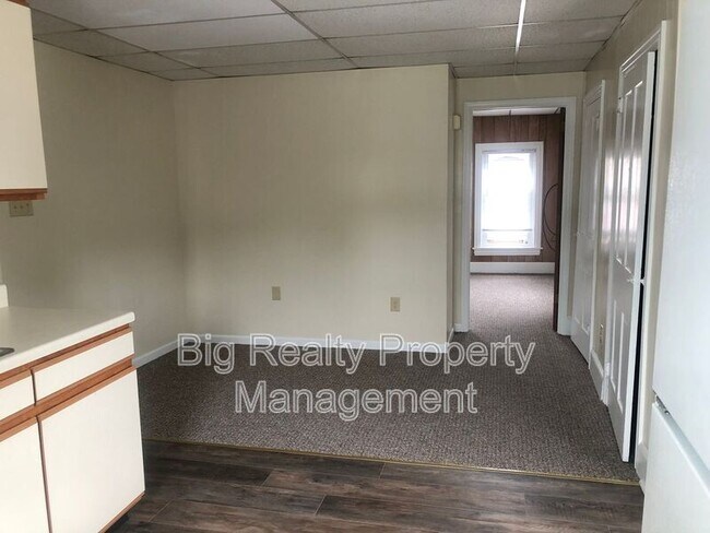 Building Photo - 70 N Main St