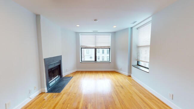 Building Photo - Top Floor Adams Morgan One Bedroom W/Washe...