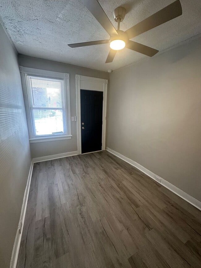 Building Photo - 22 S Plum St