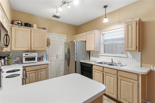 Building Photo - 1701 Creekway Dr