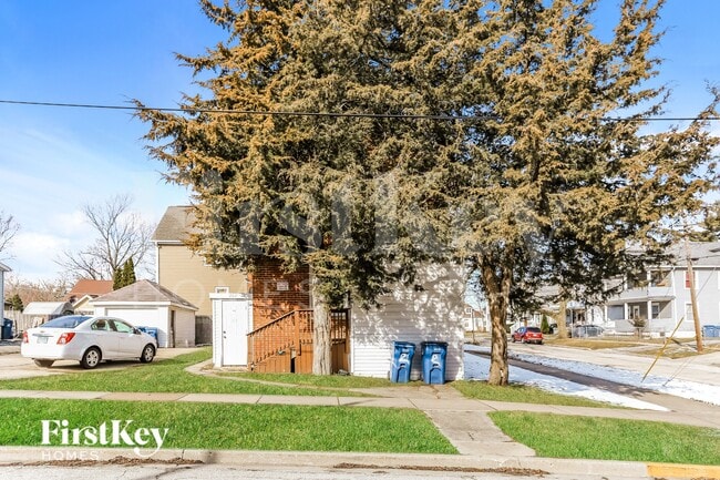 Building Photo - 202 S Park Ave