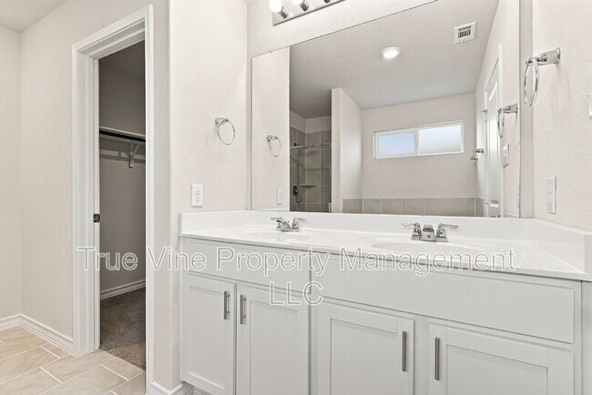 Building Photo - 913 Rolling River
