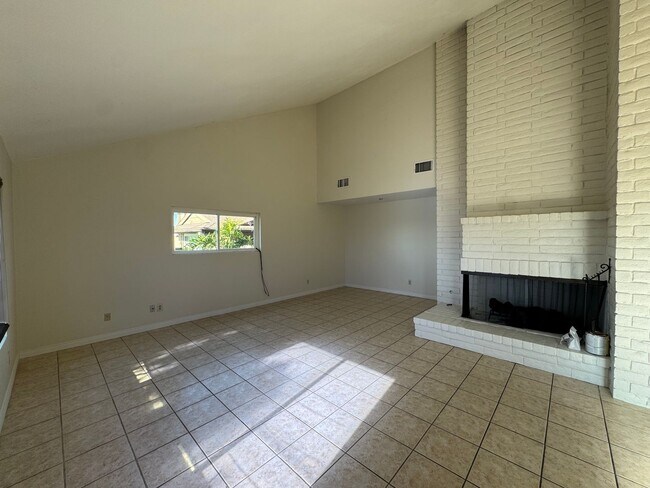 Building Photo - 4 Bedroom - 2 Bathroom with view