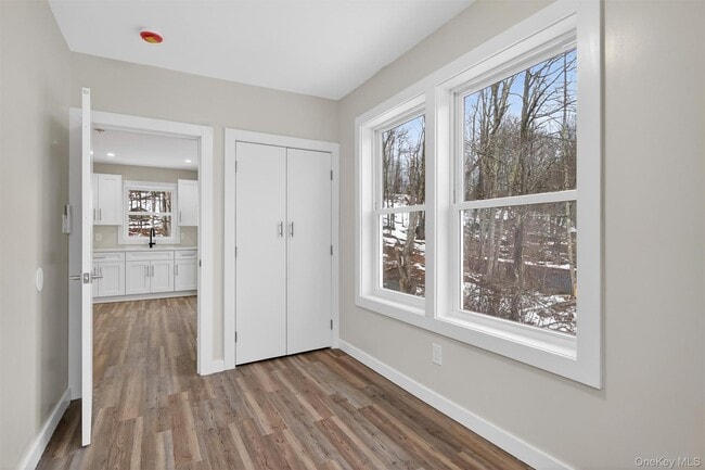 Building Photo - 303 Main St