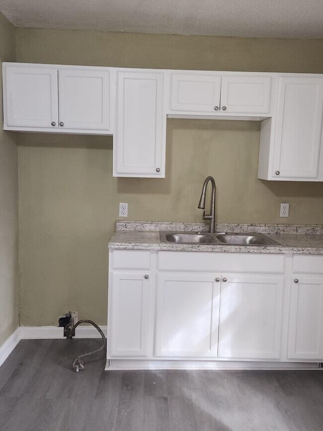 Building Photo - 128 Cherryview Ln