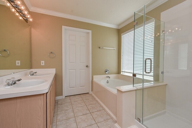 Building Photo - 11911 Brantley Haven Dr