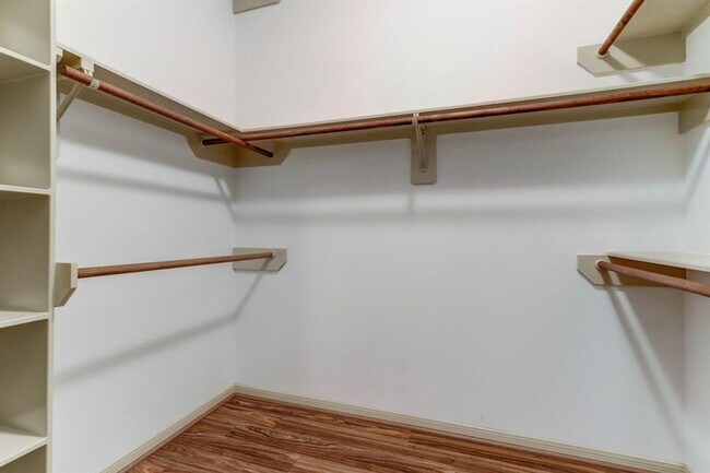 Building Photo - Impeccably Maintained Midtown Townhome wit...