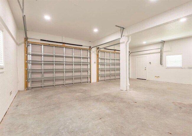 Building Photo - 1918 N Betty Ln