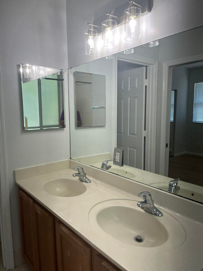 Building Photo - 3231 Laurel Ridge Cir