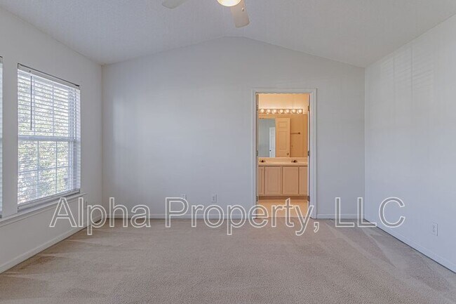 Building Photo - 119 Waterford Park Dr