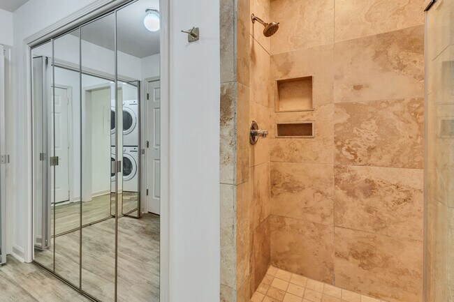 Building Photo - 224 Glenstone Cir