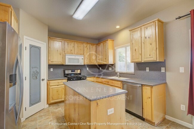 Building Photo - 1385 Black Bear St