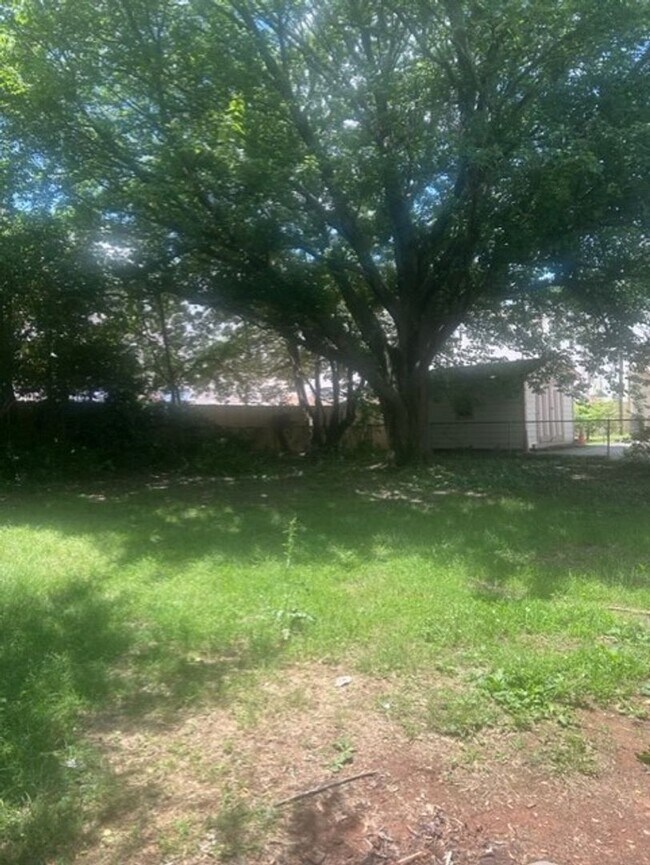 Building Photo - $500 off move in Special - 3 bedroom home
