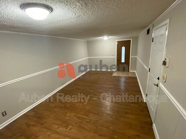 Building Photo - 809 Gloria Ln