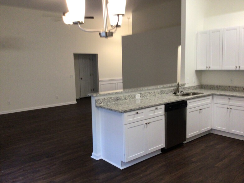 Building Photo - 126 Aquinnah Dr