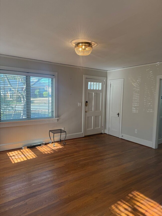 Building Photo - Fantastic Location & Price......More pictures to come!