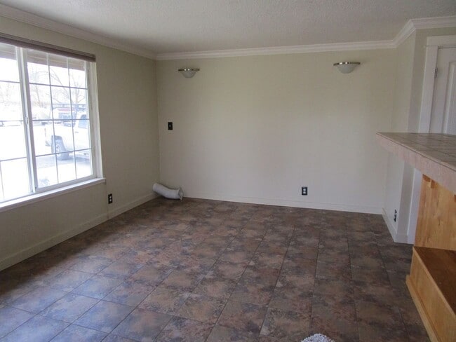Building Photo - 1 Bedroom Unit with Gate Privacy - All Utilities Provided, Including Yard Care and Internet!
