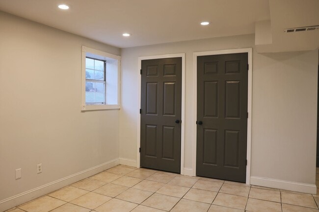 Building Photo - NEWLY REMODELED