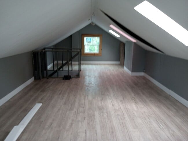 Building Photo - 208 Fairview Ave