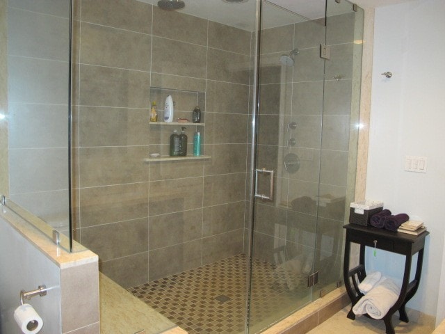 Master Bath - 8001 Kittyhawk Ave