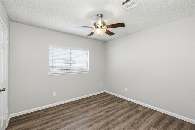 Building Photo - 3205 Settlement Dr