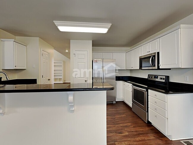 Building Photo - 2711 Waywood Dr
