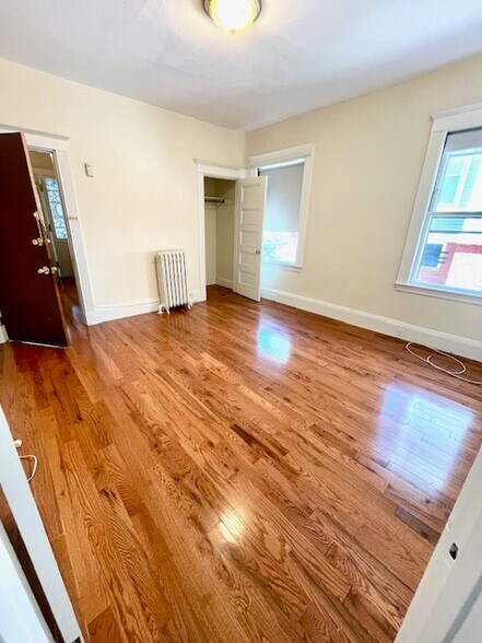 Building Photo - 81 College Ave