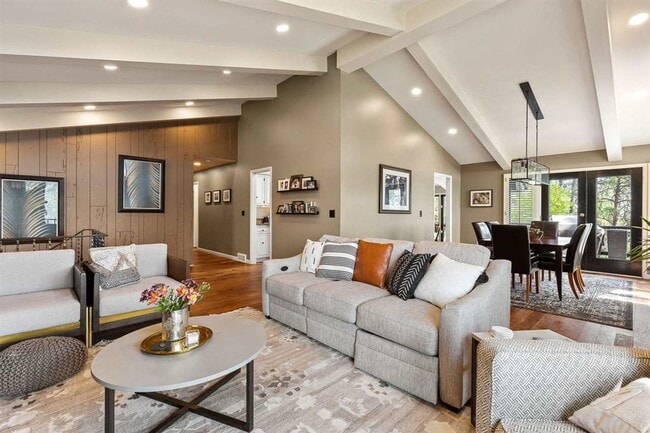 Building Photo - Price reduction on this beautiful family home with the best views in the city!  $3950/mo!!