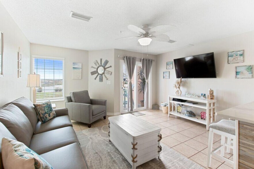 Primary Photo - 572 E Beach Blvd