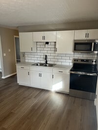 Building Photo - Green Acres - 4943-4959