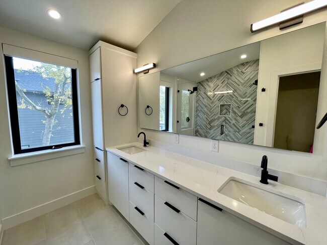 Building Photo - Palo Duro