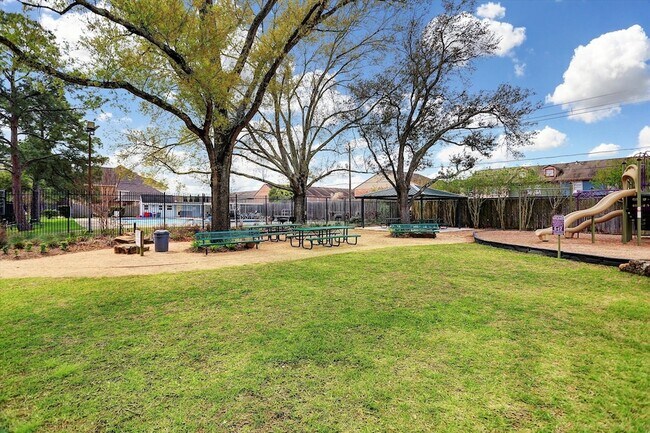 Building Photo - 927 Carlingford Ln