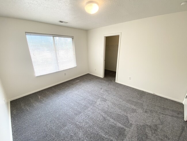 Building Photo - 1243 W 520 S