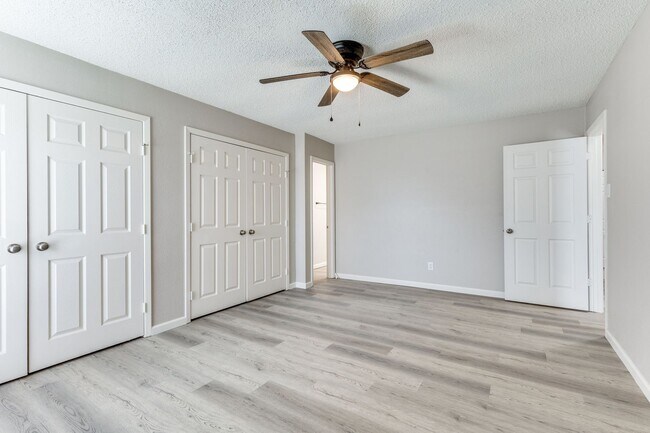 Building Photo - NEWLY RENOVATED • Stunning 3 Bedroom Duplex