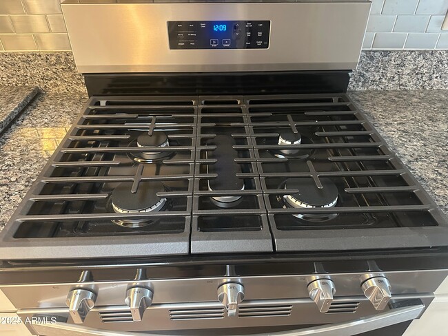 Building Photo - 8824 W Adam Ave