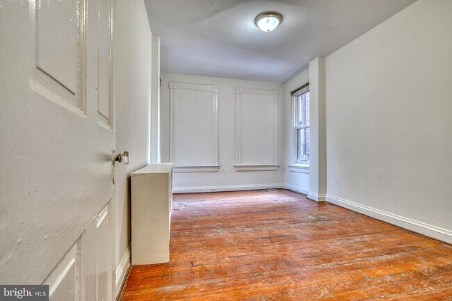 Building Photo - 210 Laurens St