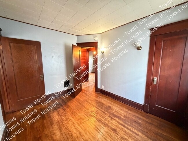 Building Photo - 418 Colvin Ave