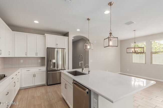 Building Photo - 34906 N Hawley Dr