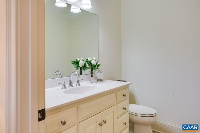 Building Photo - 585 Ragged Mountain Dr