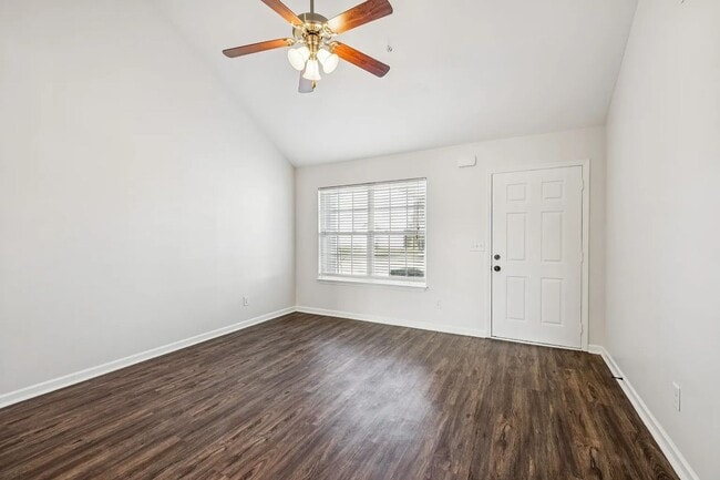 Building Photo - 1067 Muna Ct