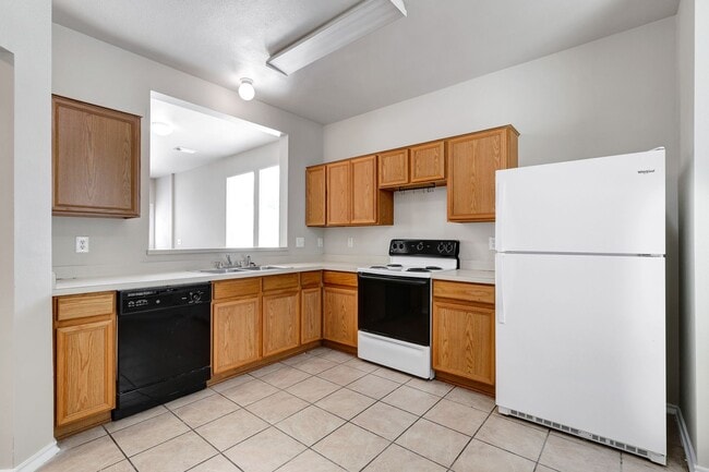 Building Photo - Recently updated 3 bedroom townhome