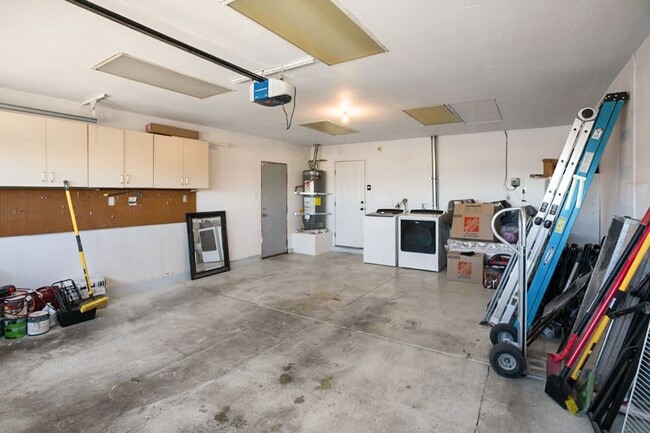 Building Photo - Beautiful, nicely updated, ENERGY EFFICIENT HOME FOR LOW UTILITY BILLS